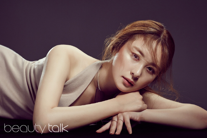 손은서, 매혹적 자태                                                                                                                                                                               