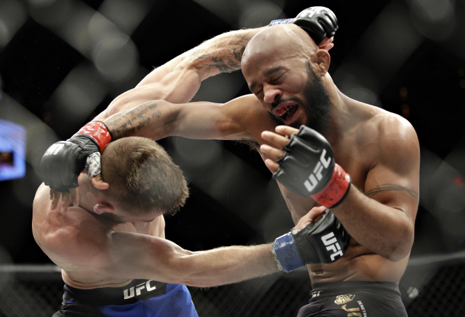 UFC 드미트리우스 존슨, 혈투                                                                                                                                                                       