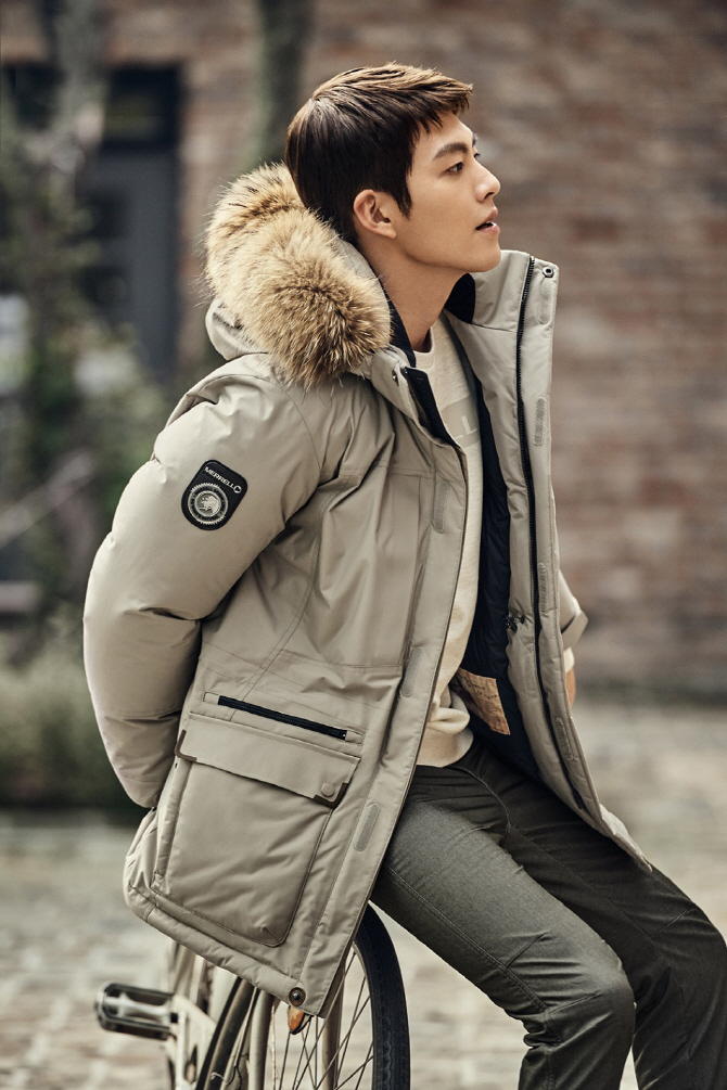 김우빈, 옆모습까지 잘생겼네~                                                                                                                                                                      