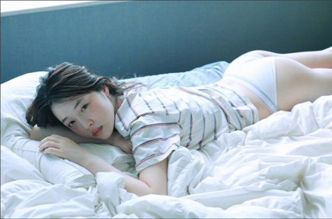 설리, 침실에서의 일상적 패션                                                                                                                                                                      