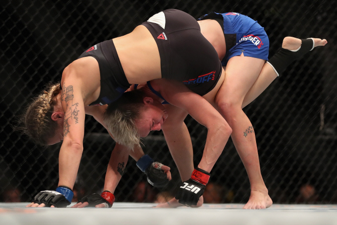  `다리가 여섯개?`                                                                                                                                                                                 