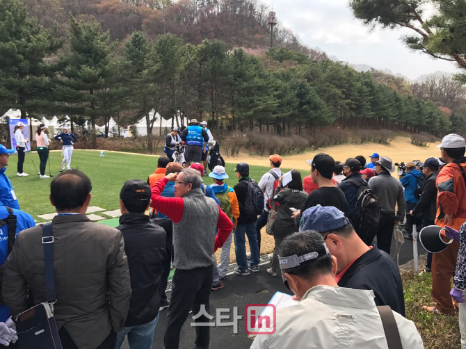 고진영·백규정·김민선, 29개월 만에 다시 뭉친 ‘삼총사’