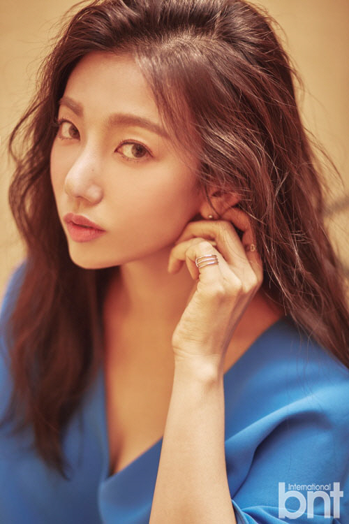  이채영 "이상형? 지적인 사람에게 매력 느껴"                                                                                                                                             