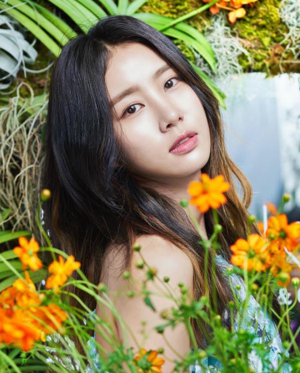 김정민, 코스모스와 함께                                                                                                                                                                      