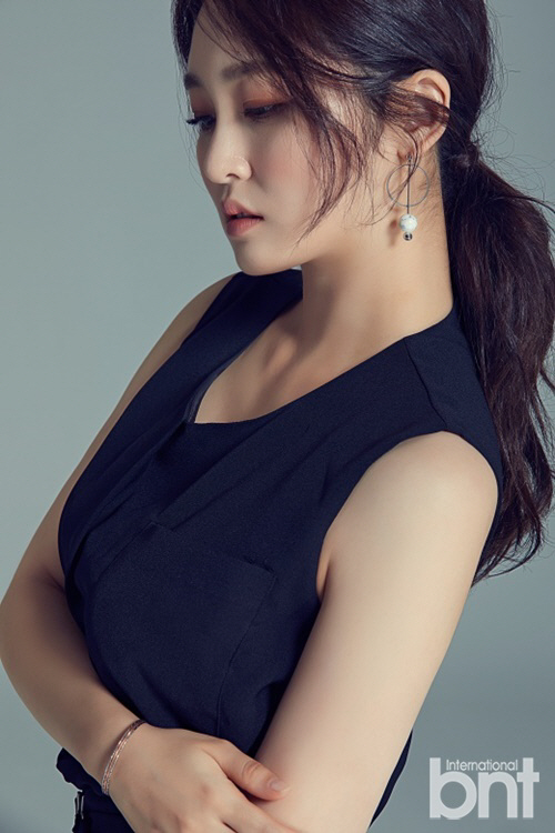  신아영 "결혼? 주변 시선 때문에 억지로 할 마음 없어"                                                                                                                                    