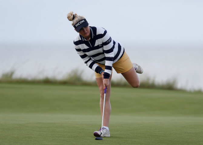  `브리티시 女오픈` 찰리 헐, 한발 들고 집중                                                                                                                                                        