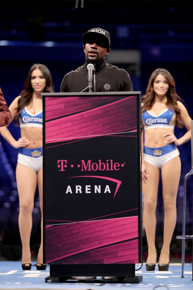  메이웨더 "맥그리거, 내 마지막 댄스 파트너"                                                                                                                                             