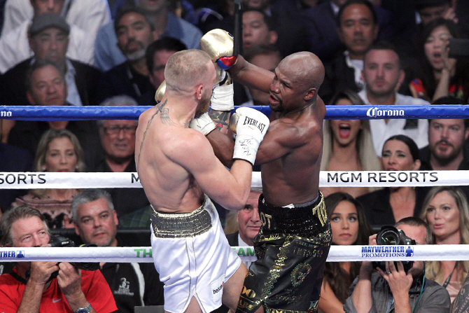 `세기의 권투 대결` 메이웨더 TKO승                                                                                                                                                                 