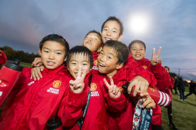 아디다스, 축구 팬들을 위한 ‘맨유 싸커 스쿨’ 개최