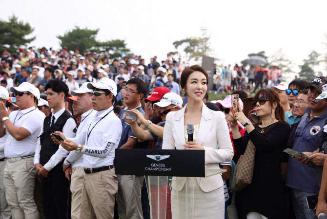 김미영 아나 '수많은 갤러리 앞에서 시상식 진행'