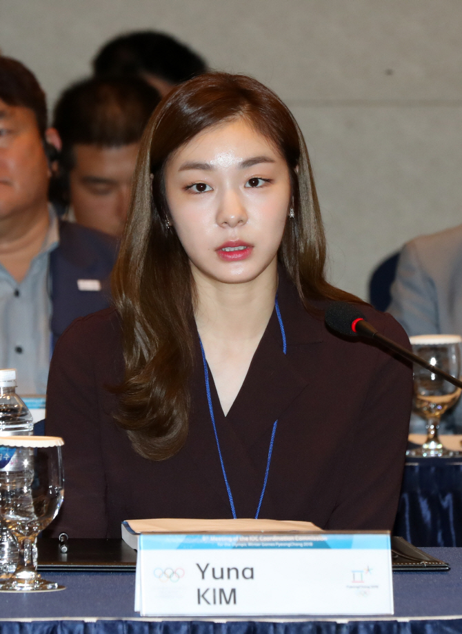 '피겨여왕' 김연아, KB손해보험 배구단 홈 개막전 시구