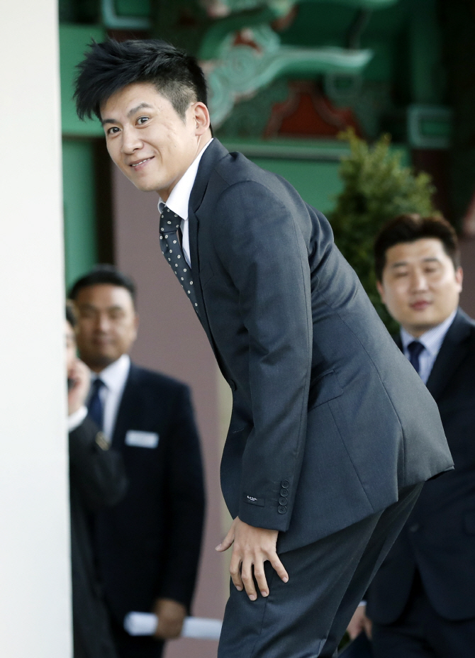 홍경민, '송중기 송혜교 커플 결혼 축하해요'                                                                                                                                                    