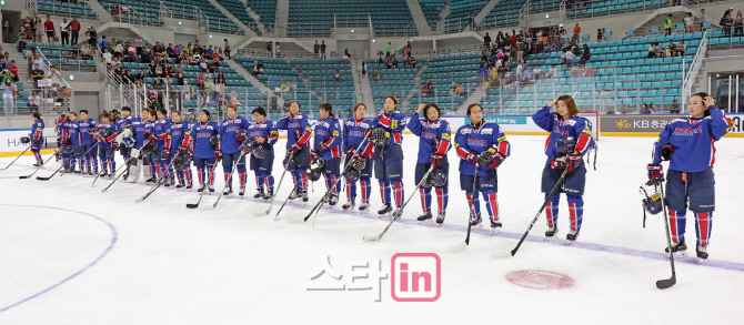 한국 여자 아이스하키, 강호 프랑스 꺾고 연패 탈출