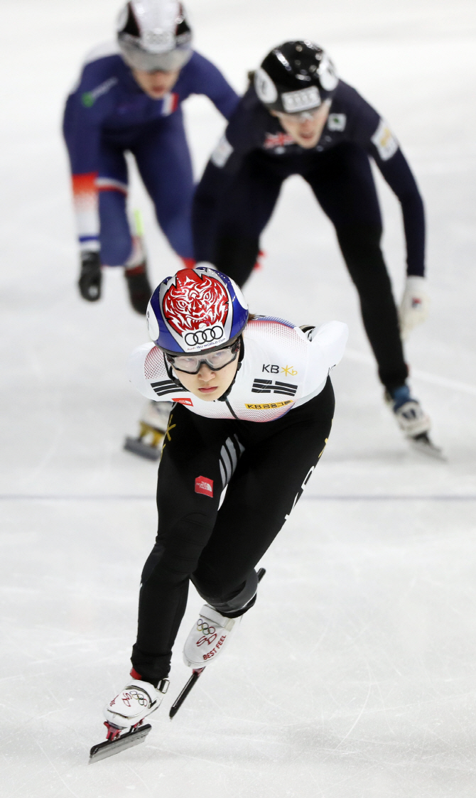 최민정, 쇼트트랙 4차 월드컵 女1500m 金...심석희 銀