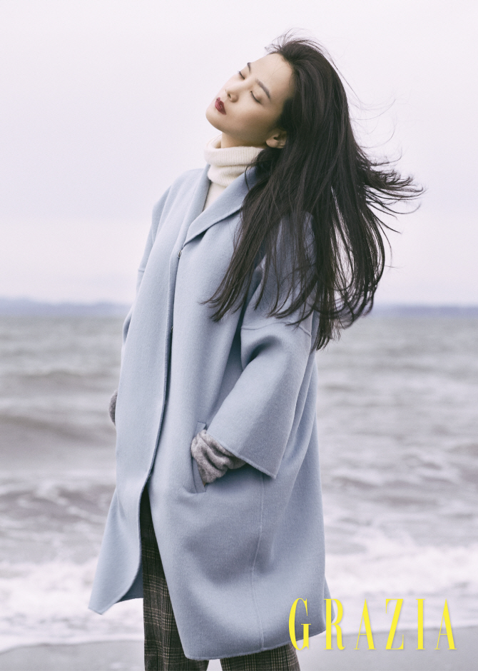 윤승아, 눈을 감아도 숨길 수 없는 미모                                                                                                                                                             