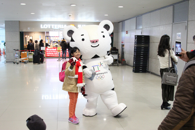 인천공항, 수호랑·반다비와 함께 하는 평창 홍보 행사