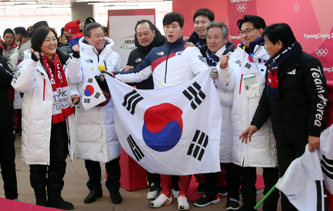 조직위, 박영선 의원 피니시구역 출입 논란 해명..."출입 통제 더욱 철저히 할것"