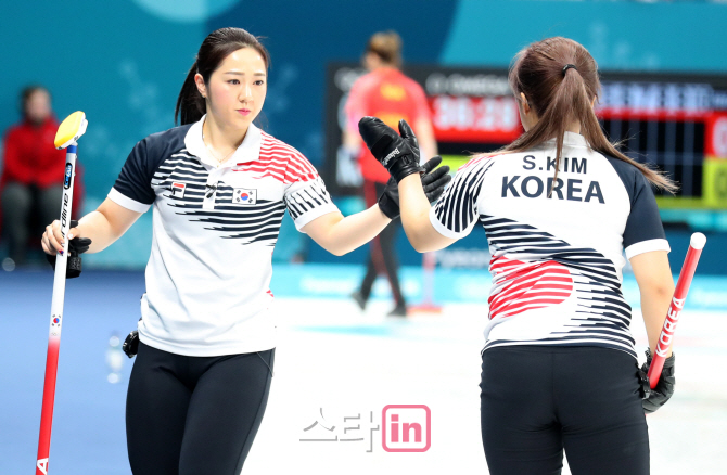 '마늘소녀들' 한국 女컬링, 스웨덴에도 매운 맛...5승1패 공동선두