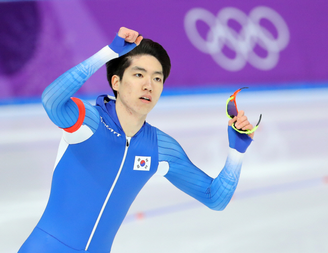 차민규, 男500m 깜짝 은메달...1위와 0.01초차