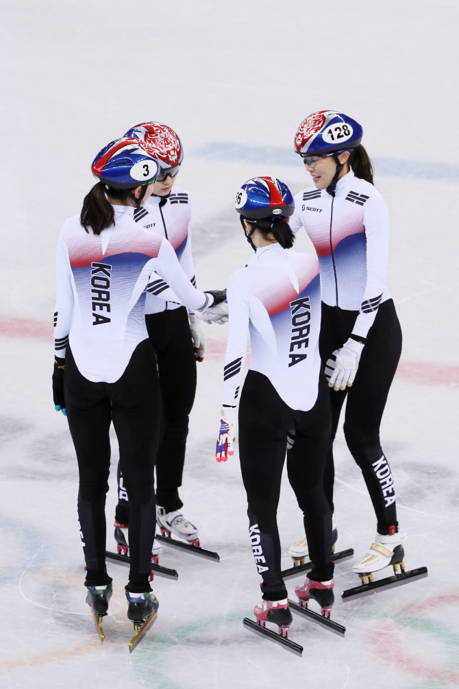 한국 女쇼트트랙, 3000m 계주 2연패...최민정 2관왕