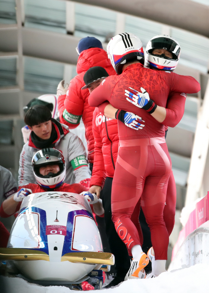 한국 봅슬레이 4인승, 사상 첫 은메달 기적