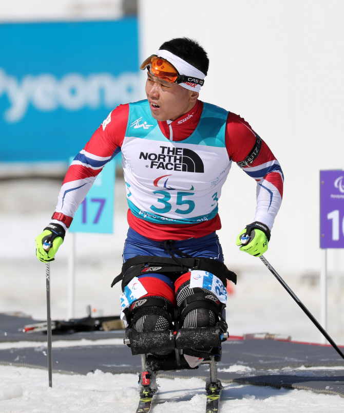 사격에 흔들린 신의현, 바이애슬론 12.5km 5위로 마감