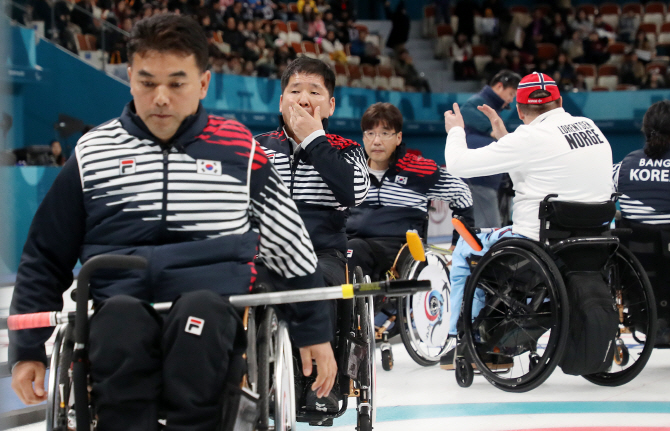 한국 휠체어 컬링, 난적 노르웨이에 덜미...6승2패