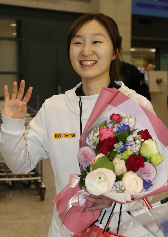 최민정, 빙상연맹서 8000만원 포상금 ‘최고액’