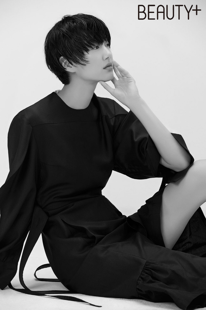 손수현, 흑백 화보 속 독보적인 분위기                                                                                                                                                              