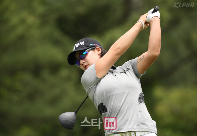 조정민, KLPGA 투어 54홀 최소타 신기록 우승..통산 3승(종합)