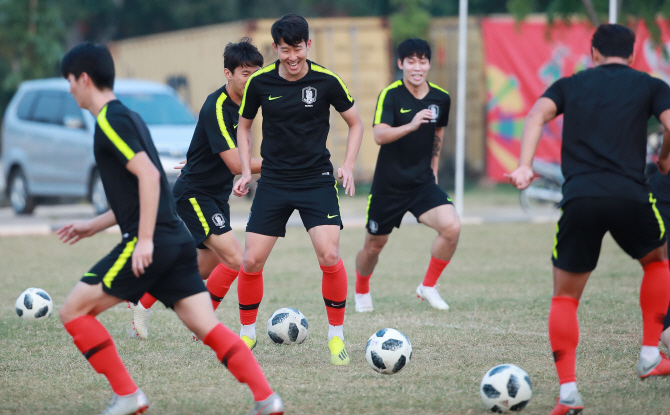 김학범호, '최대 난적' 우즈벡 상대 악연 끊는다