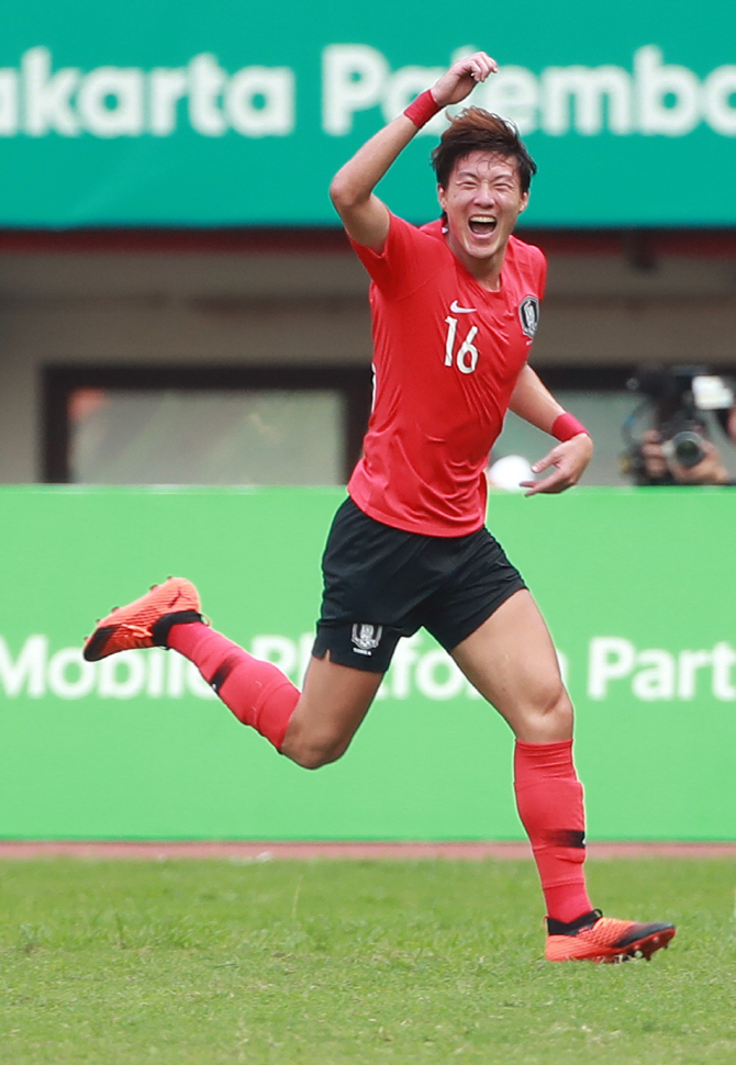 '황의조 2골' 김학범호, 우즈벡에 2-1 리드 전반 마감