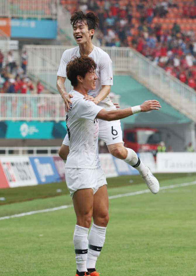 황의조, 전반 28분 추가골...한국, 베트남에 2-0 리드