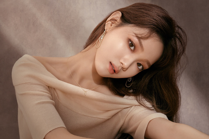 이성경, 우아한 분위기                                                                                                                                                                             