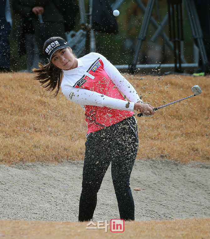 57위 최혜용 10년 만에 우승 기회, 61위 김초희 극적인 반전 예고