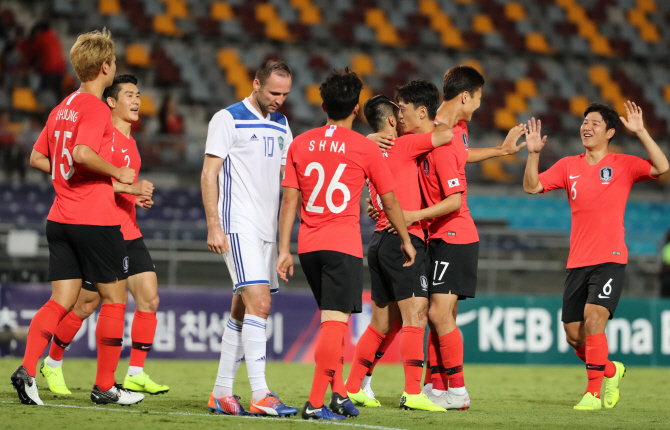 대표팀, 우즈벡에 4-0 대승...올해 마지막 A매치 유종의 미