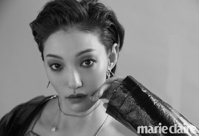 이엘, 흑백화보 속 강렬한 카리스마                                                                                                                                                                       