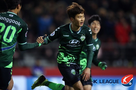 김진수·오재석·심서연 등 축구스타 30인 '따뜻한 기부'