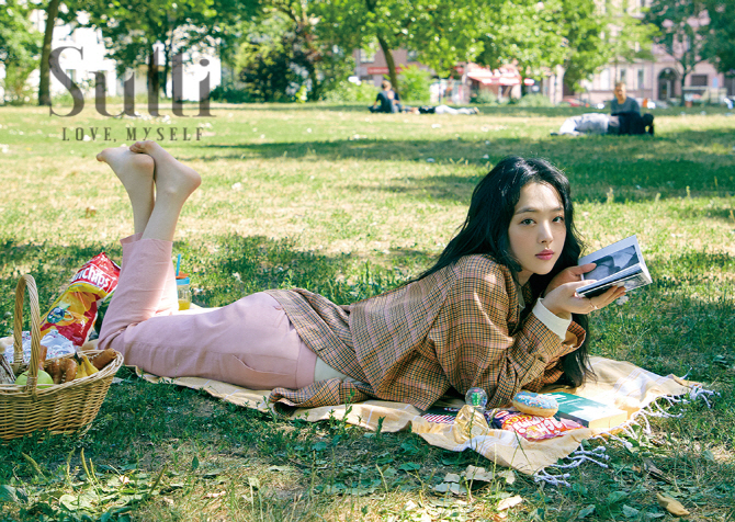 설리, 첫 개인 화보집 발매 '풋풋한 매력'                                                                                                                                                       