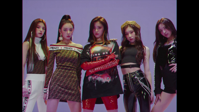 JYP, 신인 5인조 걸그룹 'ITZY(있지)' 공개