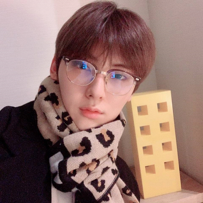 뉴이스트 황민현, 韓 남성 최초 밀라노 패션위크 초청