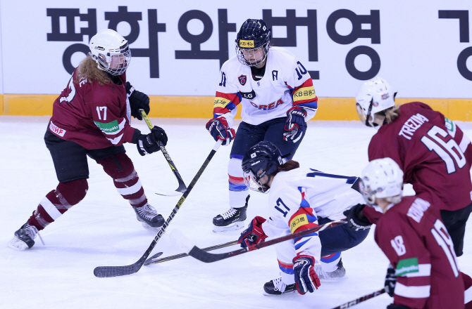 한국 女아이스하키, 김상준 감독 부임 후 첫 승리