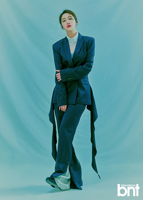 신아영 "신혼 생활? 같이 있으면 가장 재미있고, 친구와 사는 기분"                                                                                                                         