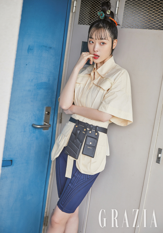  설리, 새침한 표정                                                                                                                                                                                