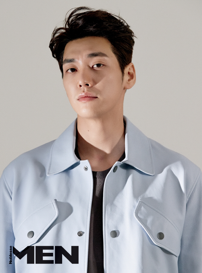 김영광, 고급스러움 물씬 풍기는 캐주얼룩                                                                                                                                                           