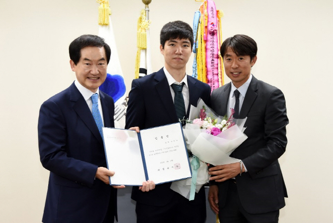 '빙상 간판' 차민규, 제갈성렬 감독과 한솥밥...의정부시청 입단