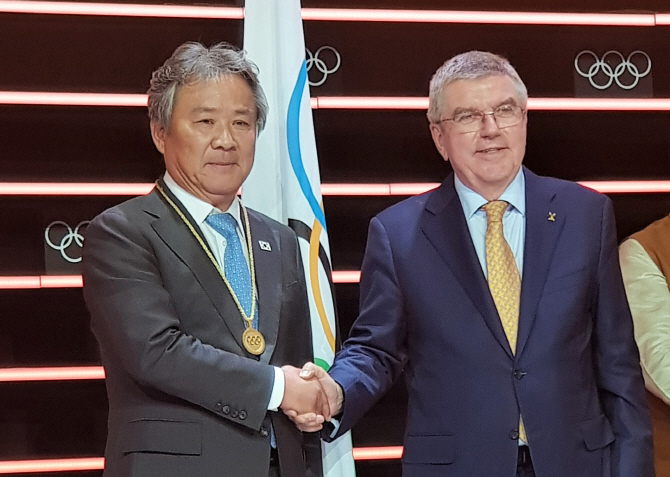 이기흥 대한체육회장, IOC 위원 선출...한국 역대 11번째(종합)