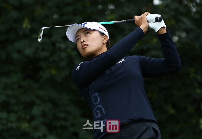 고진영, 시즌 두 번째 '메이저 퀸'..에비앙 챔피언십 역전 우승