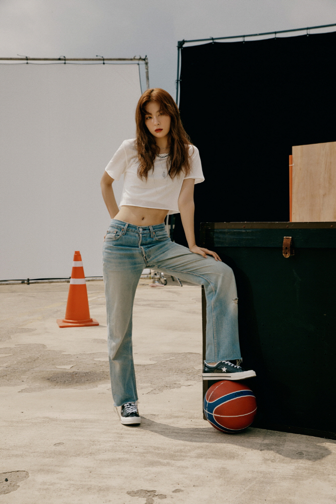 레드벨벳 슬기X컨버스, 매력적인 시선                                                                                                                                                               