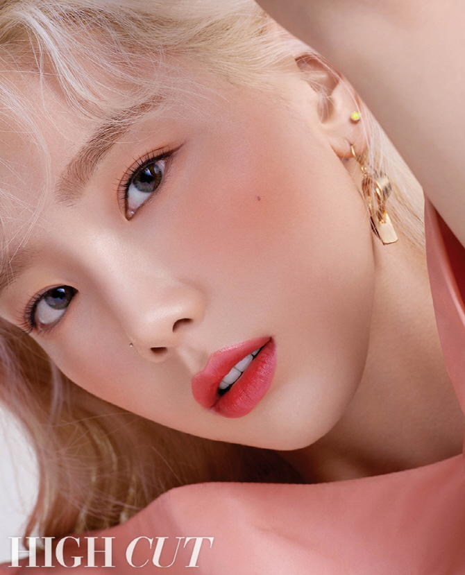  태연 "평생 친구 소녀시대, 큰 위로가 되는 사람들"                                                                                                                                       